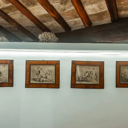 Lägenhet Elegantis Dimora Dell'architetto In Campo De' Fiori With Private Terrace